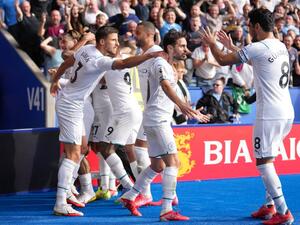 لاعبو سيتي يحتفلون بهدف سيلفا (وسط) (المصدر: حساب غوندوغان الرسمي على تويتر)