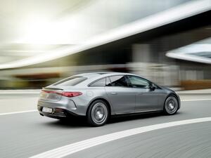 مرسيدس تكشف عن أول سيارة كهربائية بأداء رياضيEQS 53 