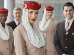 طيران الإمارات تعتزم توظيف 3000 من المضيفين الجويين و500 في خدمات المطار خلال الأشهر الستة المقبلة لدعم العمليات