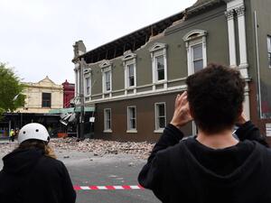 strong earthquake shake Ausatralia