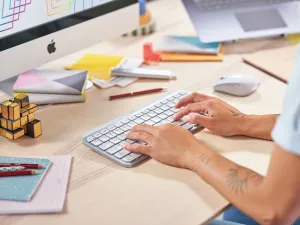 لوجيتك تطرح لوحة مفاتيح لاسلكية جديدة بقدرات إنتاجية عالية وتصميم مُبّسط