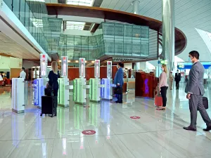 مبتكرات طيران الإمارات في المطارات تسهّل الاستئناف الآمن للسفر