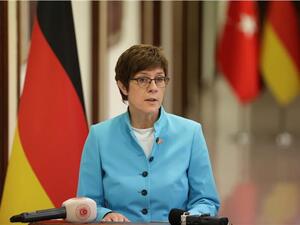 وزيرة الدفاع الألمانية أنيغريت كرامب كارينباور
