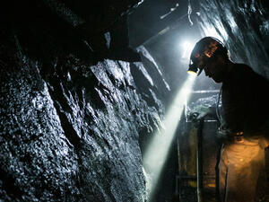 39 miners trapped underground in Canadian mine