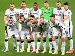 إنتر ميلان يسعى لاستعادة توازنه بعد سقوطه المحلي أمام لاتسيو