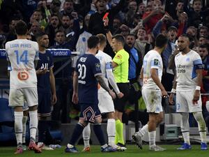 طرد حكيمي في الدقيقة 57