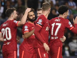 ليفربول يستقبل مانشستر سيتي في مباراة قمة مبكرة