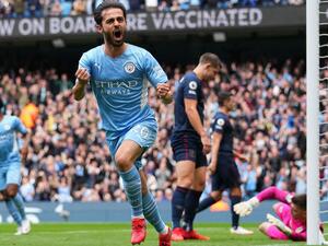 سيلفا يحتفل بهدفه