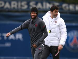 نيمار والمدرب ماوريسيو بوتشيتينو خلال تدريبات باريس سان جيرمان
