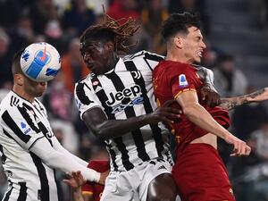 كين (وسط) يسجل هدف انتصار يوفنتوس