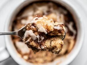 وصفات المايكروويف: كعكة القرفة والمكسرات الحلزونية