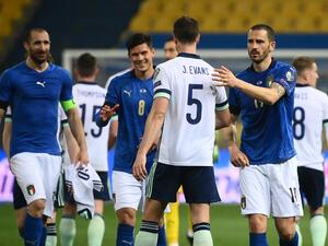 من مواجهة الذهاب بين إيطاليا وإيرلندا الشمالية التي فاز فيها بطل أوروبا 2-0