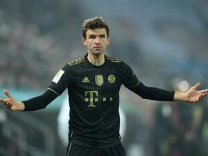 توماس مولر يتحسر على ضياع فرصة خلال المباراة