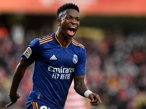 فينيسيوس يحتفل بهدفه