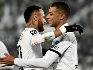 مبابي ونيمار يقودان باريس سان جيرمان للفوز