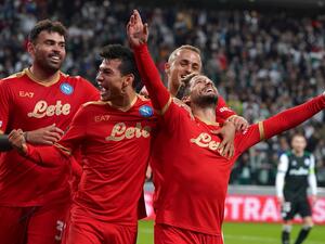نابولي المتصدر يتحدى إنتر ميلان ثالث الترتيب
