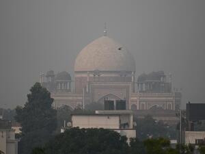 Air pollution forces schools to close for a week