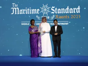 "البحري" تحصد ثلاث جوائز مرموقة في حفل توزيع جوائز "ذا ماريتايم ستاندرد" للعام 2021 في دبي