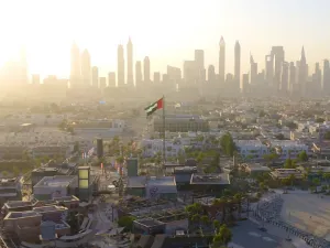 دبي القابضة تُطلق حملة وطنية احتفاءً بـــــ"عام الخمسين" بالتزامن مع يوم العلم الإماراتي