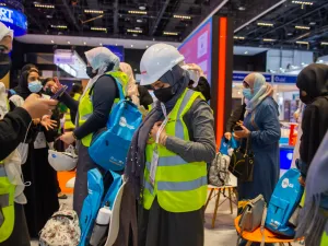 برنامج شباب أديبك يعزز من تعليم العلوم والتكنولوجيا والهندسة والرياضيات والفن في نسخته التاسعة