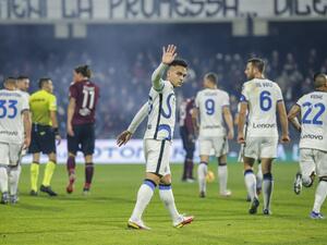 لاوتارو يحتفل بهدف إنتر ميلان الرابع