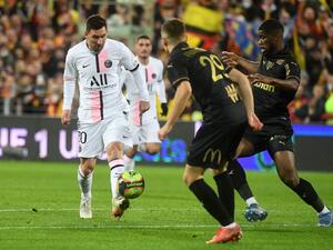 ليونيل ميسي خلال مباراة باريس سان جيرمان ولانس