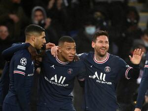 كيليان مبابي (وسط) أبرز الغائبين عن باريس سان جيرمان لتراكم البطاقات الصفراء