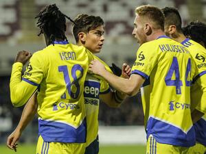 لاعبو يوفنتوس يحتفلون بالهدف الأول