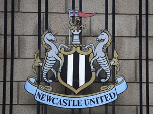 نيوكاسل يستضيف مانشستر يونايتد