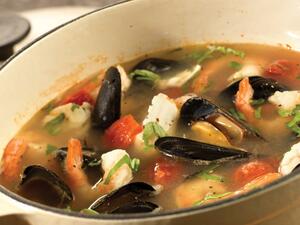 وصفات احتفالية: شوربة ​المأكولات البحرية الفاخرة
