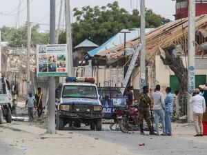 Bomb blast in restaurant in Somalia kills at least 5, leaving 6 injured