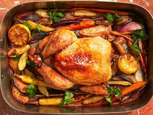وصفات احتفالية: دجاج مشوي بالفرن مع الخضار