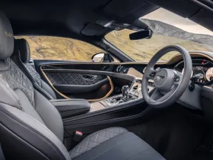 Bentley تطرح GT Mulliner Blackline المتميّزة بلمسات داكنة تسهم بتعزيز الفخامة العصرية