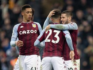 كوتينيو (وسط) يهدي فريقه الجديد التعادل مع مانشستر يونايتد (المصدر: حساب أستون فيلا على تويتر)