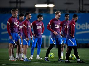 كورونا تضرب صفوف برشلونة