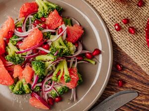 سلطة حمراء لتزيني مائدتك بلون الحب الساحر