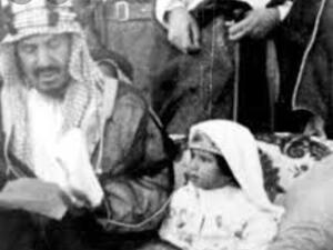 الملك سلمان مع والده الملك عبدالعزيز آل سعود