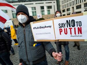 Canada to withdraw remaining non-essential staff, dependents from Ukraine Embassy