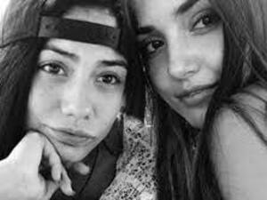 Kedi Dövüşü! Demet Özdemir, Hande Erçel'i Kıskançlığı Nedeniyle Instagram'da Takipten Çıkardı mı?
