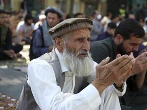 مصلون في أفغانستان