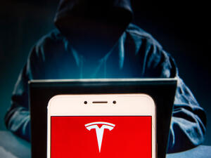 أنظمة سيارات تسلا