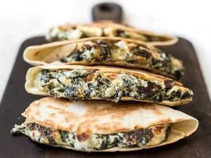 أسهل وصفة لصنع كاساديا السبانخ والخرشوف