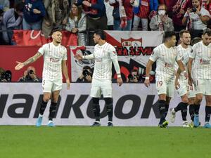 إشبيلية على أعتاب التأهل للدور القادم