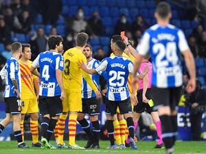 حكم الساحة يطرد بيكيه وريباودو