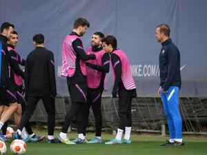 برشلونة يستضيف نابولي اليوم