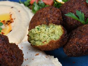 مقبلات سعودية: الفلافل بالحمص