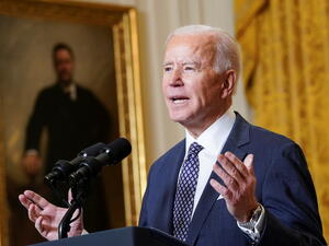 بايدن يعفي ايران من العقوبات على برنامجها النووي