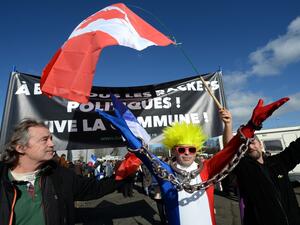 Arrests, clashes as 'freedom convoy' hit Paris streets