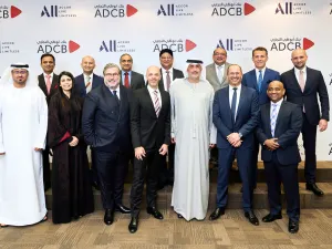 شراكة استراتيجية بين بنك أبوظبي التجاري ومجموعة أكور العالمية لتقديم تجارب استثنائية للعملاء عبر طرح بطاقات ائتمان جديدة