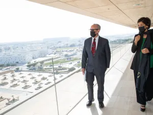 رئيس التعليم العالي في مؤسسة قطر يلتقي المبعوثة الخاصة لشؤون المرأة والفتاة وحقوق الإنسان في أفغانستان